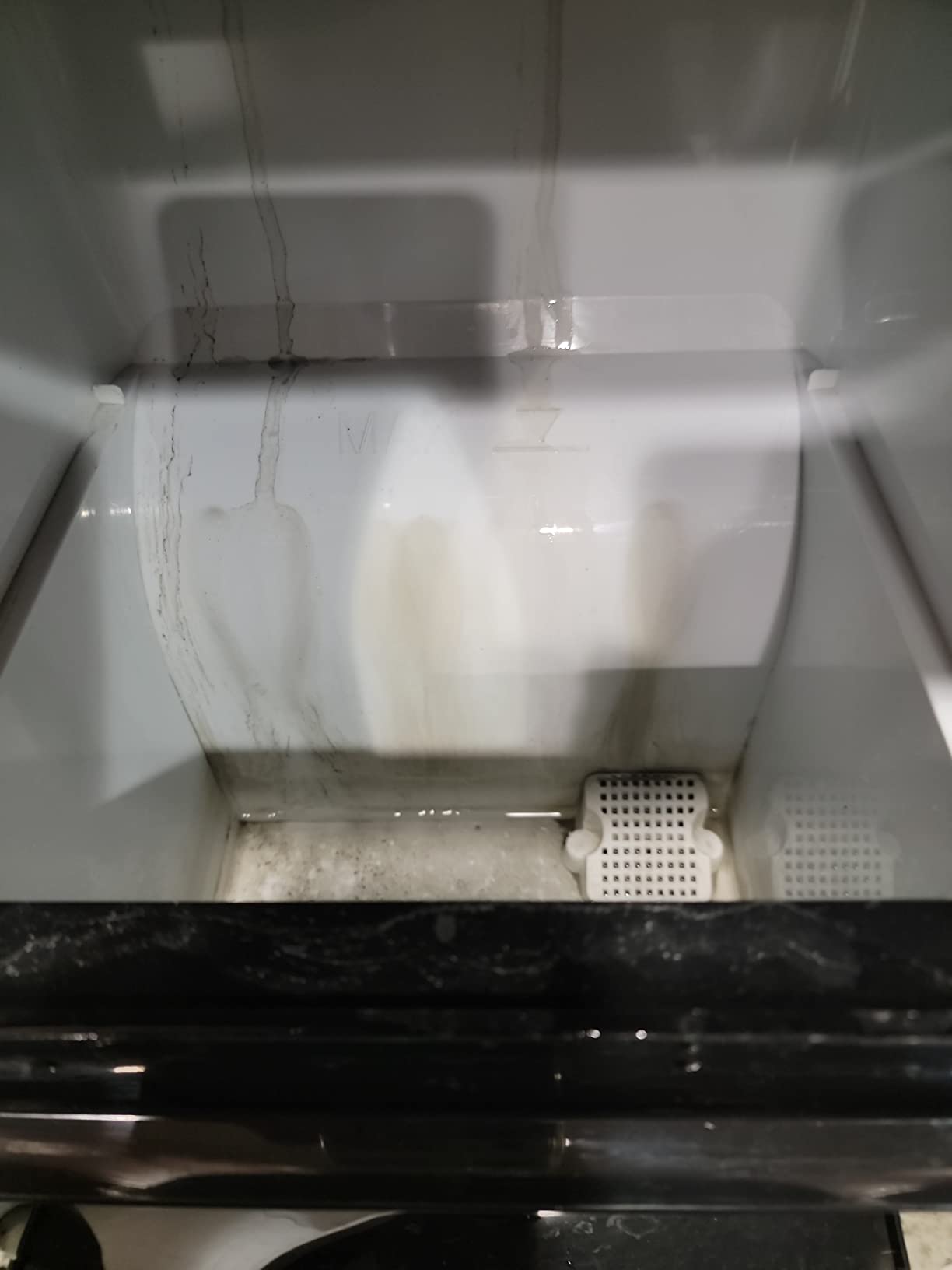 How to Clean Frigidaire Ice Maker EFIC235? Guide For 2023