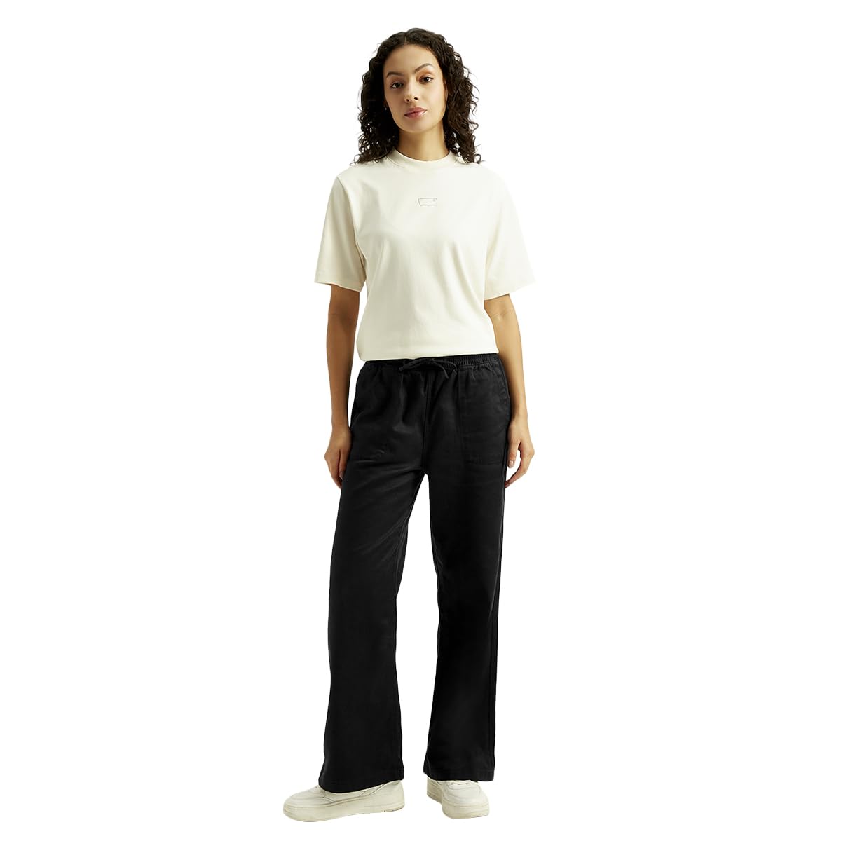 Levi's Women's Mid Rise Black Straight Fit Trousers in black