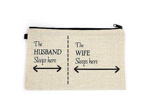 Husband Sleeps Here Bolsa de maquiagem, presente para esposa, bolsa de cosméticos para marido, bolsa de higiene pessoal, para ela, bolsa de maquiagem para mulheres e homens, bolsa de , Branco