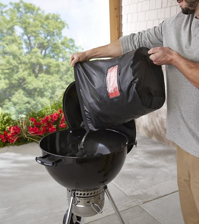 Weber Brennstoff-Aufbewahrungstasche mit Griff, Premium BBQ Aufbewahrung für Holzscheite, Pellets & Holzkohlebriketts, hält bis zu 9kg Kohle, Pellets oder Holzz, witterungsbeständig - Schwarz (7007)