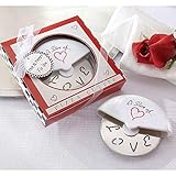 ❤ Medidas de la caja: 12 x 12 cm x 2,5cm Diámetro del cortador: 9,5cm Peso de la caja: 75gr Incluye caja y lazo de tela como presentación.