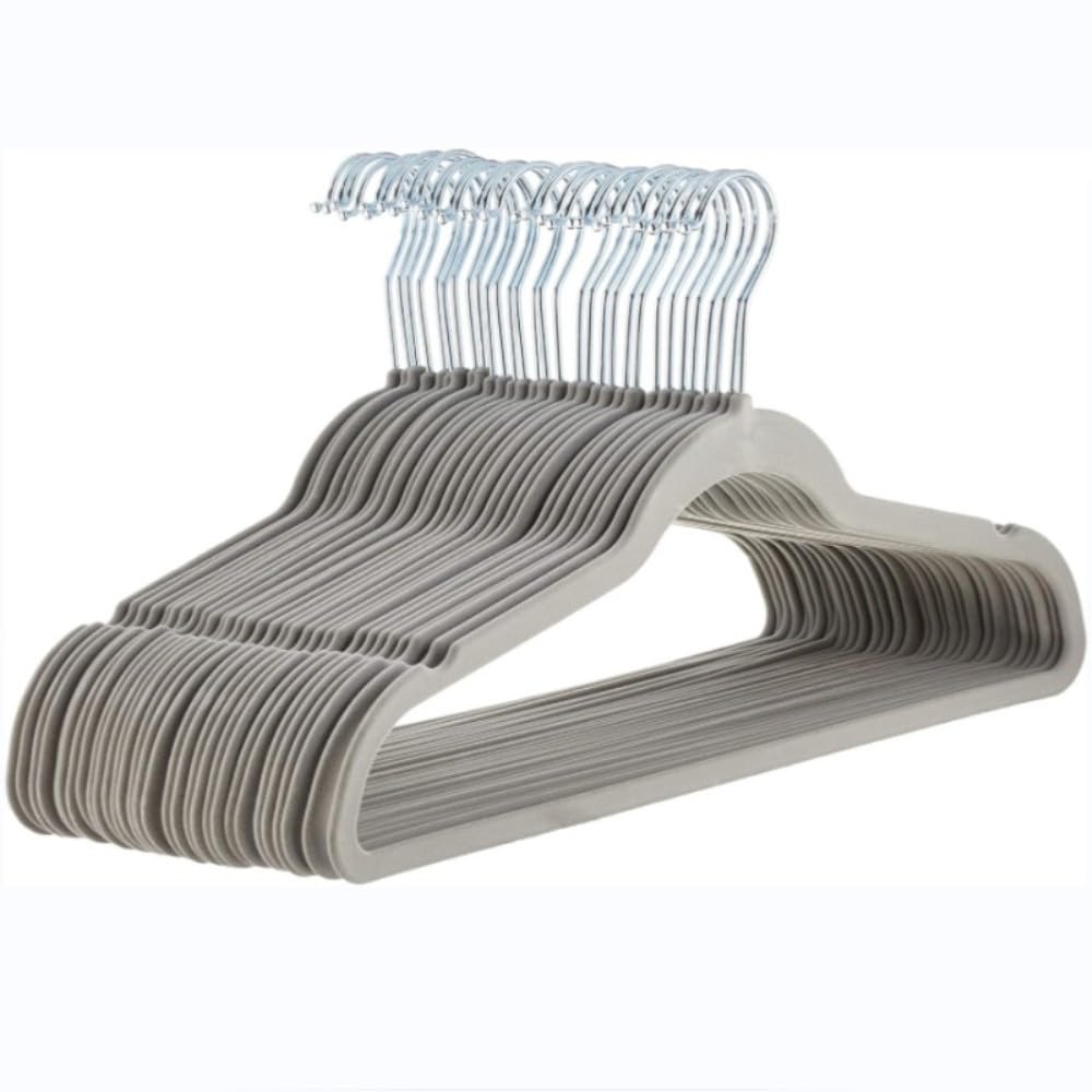 SMYDM rutschfeste Samt-Kleiderbügel, 45 cm, mit Hosenstange, 360 Grad drehbar, verchromter Haken für Anzüge, Hemden, Mäntel, beflockte Kleiderbügel mit Schulterrillen für Kleiderschrank, Schwarz, Weiß