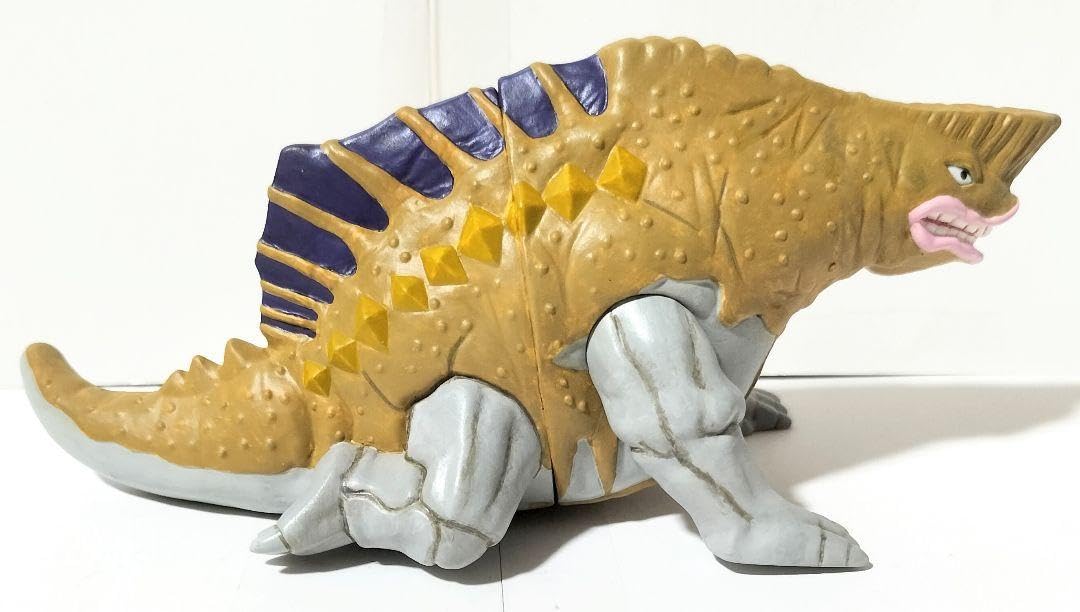 Amazon.co.jp: ガヴァドンB リペイント品 ウルト ラマン ソフビ