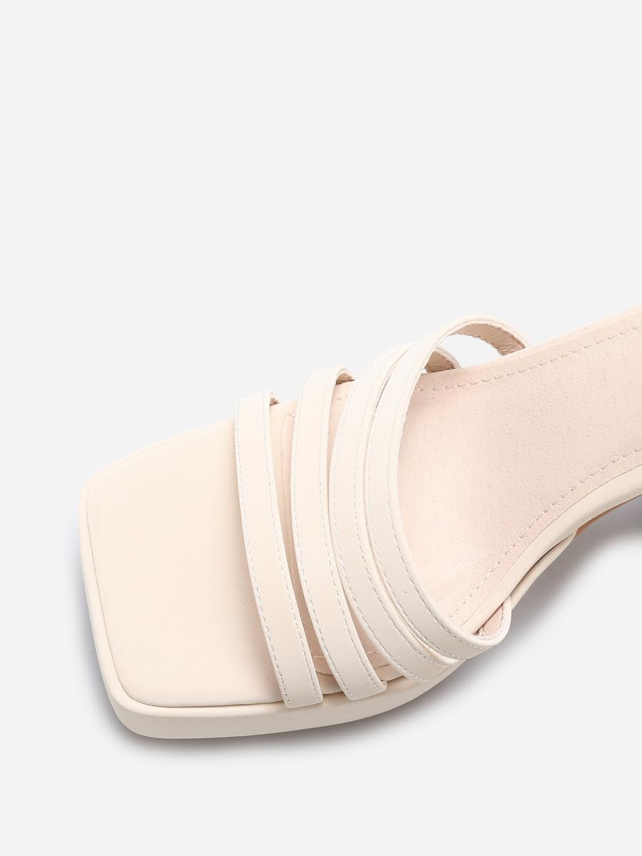 La Modeuse - Sandali in similpelle opaca con flange sottili e piattaforma, beige, 40 EU