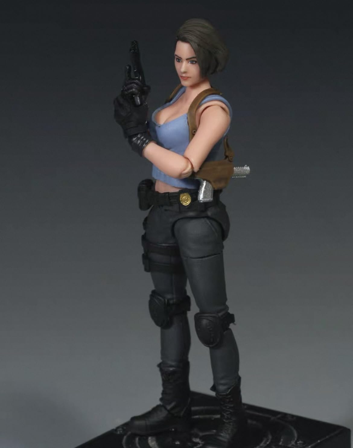 ジル・バレンタイン　フィギュア！ Amazon | 1/18 フィギュア biohazard ジル・バレンタイン 関節可動