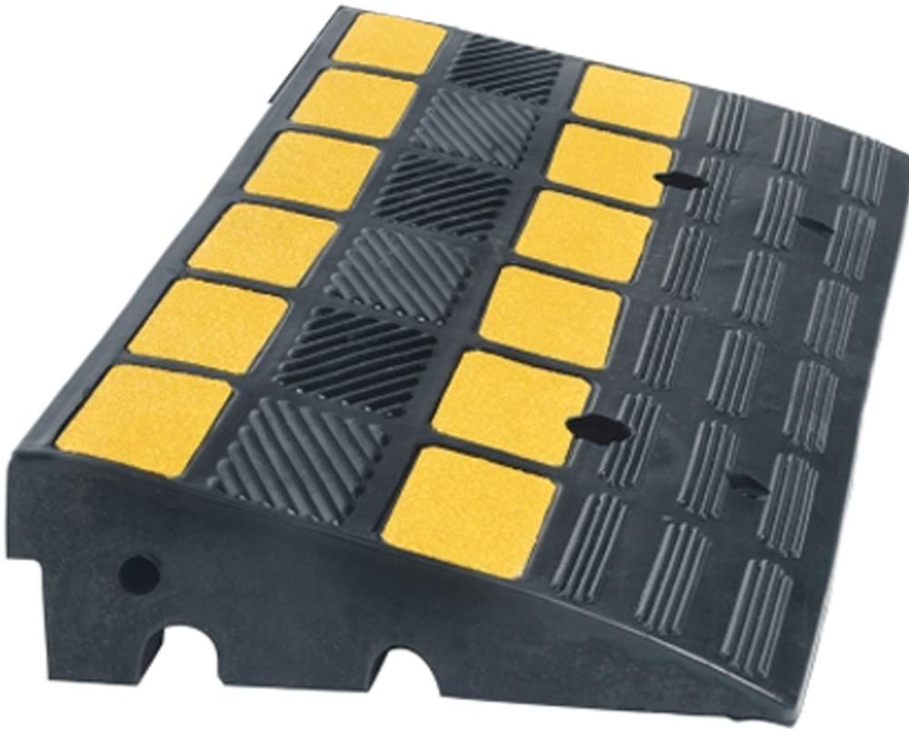 Premium Bordstein-Rampe aus robustem Hartgummi für barrierefreien Zugang schwarz-gelb mit Anti-Rutsch-Oberfläche bis 40t Belastung (60x30x15cm)