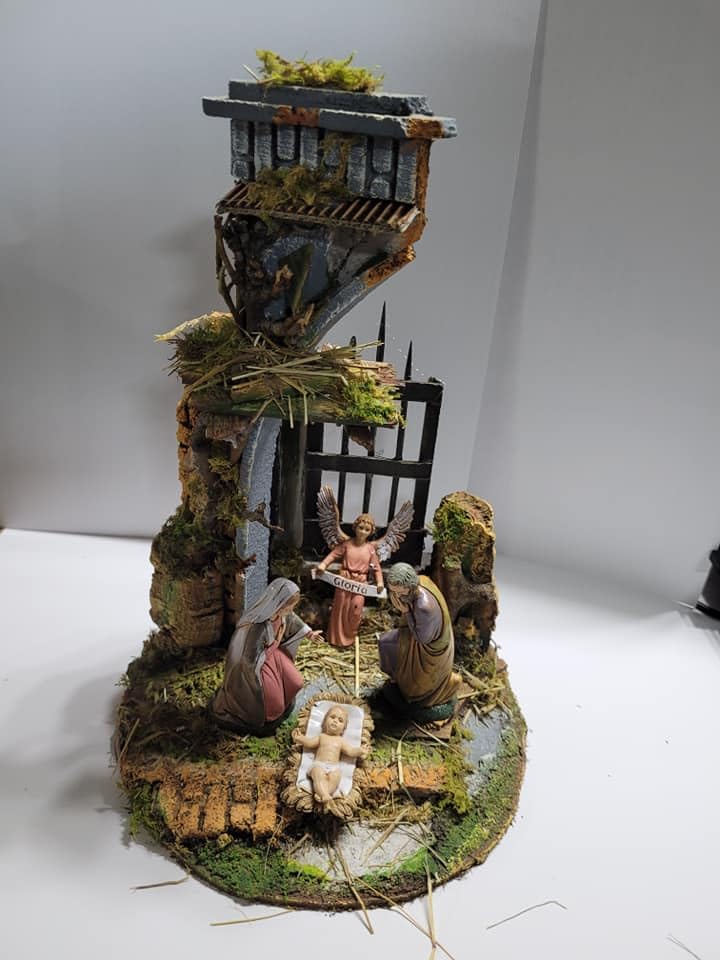 Mini-Tempel Krippe Durchmesser 20 cm Höhe 30 cm Holz und Kork mit oder ohne Geburt 4 Schäfte 10 cm Kunststoff geeignet für Glasglocke