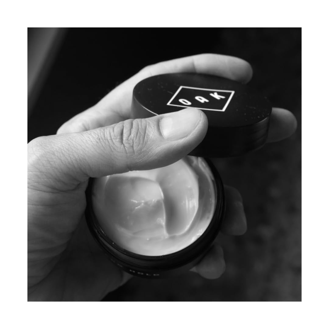 OAK BEARD HOLD I Bartwachs, Bartpomade (50 ml): Bringt Halt und kompakte Form. Bartstyling mit natürlichen Wachsen und Ölen für Männer mit Vollbart. Zertifizierte Naturkosmetik aus Berlin.