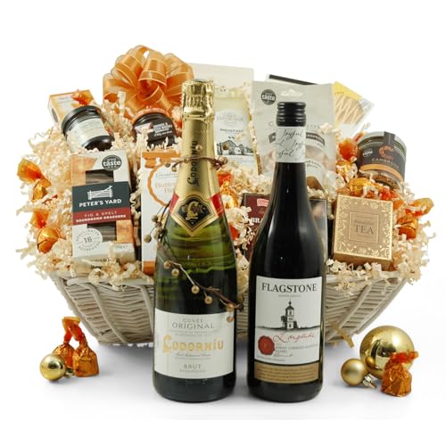 White Christmas - Luxury Food & Drink Hamper - 2 Bottles of Wine plus Xmas Pudding, Chocolates, Biscuits, Chutney & More. Christmas Hamper for Family, Friends or Clients