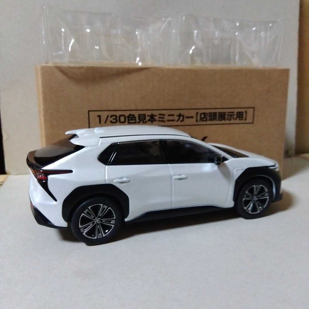 Amazon.co.jp: 非売品1/30トヨタbz4xプラチナホワイトパールマイカ089