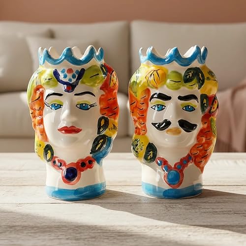 🎁 SIMBOLO PORTAFORTUNA SICILIANO E IDEA REGALO TRADIZIONALE - Secondo la tradizione popolare siciliana portano fortuna, protezione e prosperità alla casa. Perfetti come regalo per matrimonio, inaugurazione casa nuova, compleanno o come bomboniera elegante. Ideali per chi ama l'artigianato, lo stile mediterraneo e le tradizioni folkloristiche regionali autentiche della Sicilia.