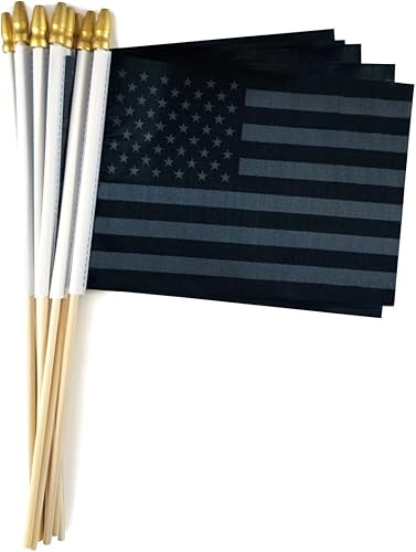 Miniatura 7 de Banderas de mano pequeñas de Estados Unidos para decoración del 4 de julio, Día de los Caídos, poste de madera maciza con parte superior de lanza