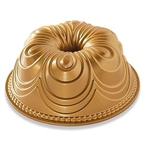 NordicWare – Molde para bizcochos (aluminio, 24,9 x 24,9 x 9,7 cm), color dorado