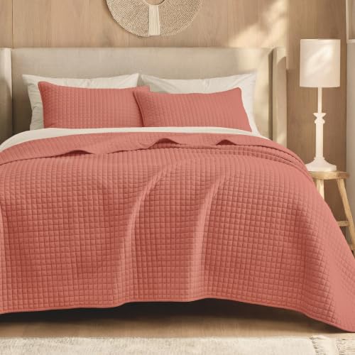 Image of Wonderful 3 Piece Waffle Weave Quilt Set Full Size, Coral Lightweight Bedspread Coverlet for All Season, Ultra Soft Microfiber Bedding Set with 2 Pillow Shams, Waffle Pattern Quilted Design 90 inchx90 inch