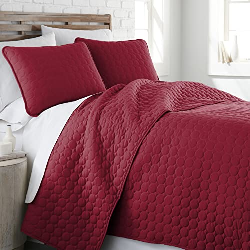 Oversized Queen Quilt Bedding Set with 2 Quilted Pillow Shams, Chili Pepper