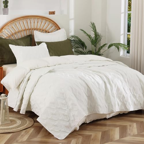Image of EVENHUG Quilt Set King Size Soft Lightweight Bedspreads with 2 Pillow Shams Reversible Bedding Coverlets for All Seasons 3 Piece (106 inchx96 inch)