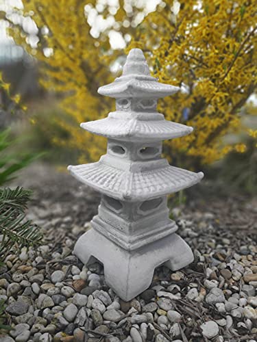 Farol de estilo japonés, pagoda de tres aleros de piedra fundida, adorno de jardín