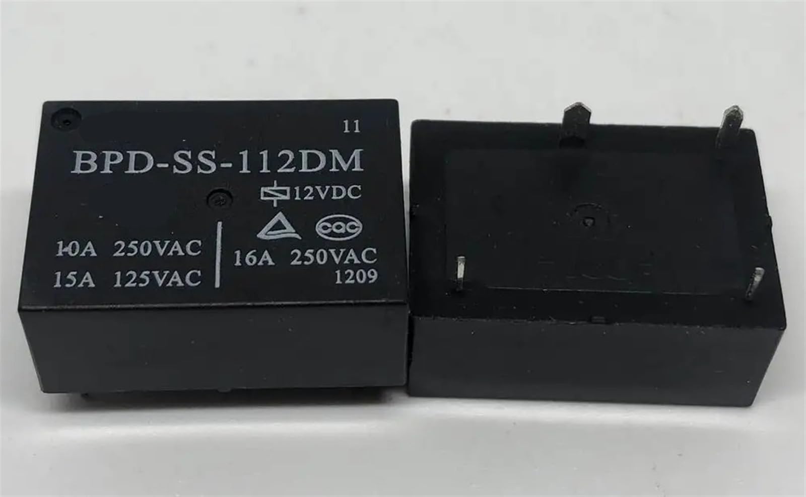 Relé de 4 pines 7520-1A-12V para proyectos de domótica casera 3