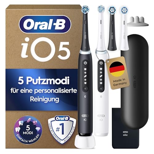 Oral-B iO Series 5 Plus Edition Elektrische Zahnbürste, Doppelpack — Electric Toothbrush, Inkl. 4 Aufsteckbürsten, 5 Putzmodi für Zahnpflege, Reise-Etui — Designed by Braun, Schwarz/Weiß