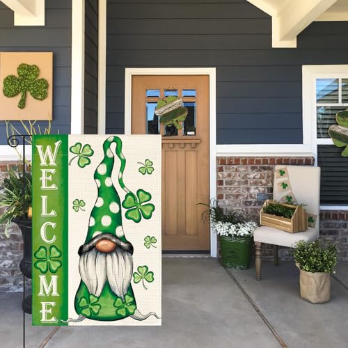 Drapeau gnome leprechaun vertical pour célébrer la Saint-Patrick