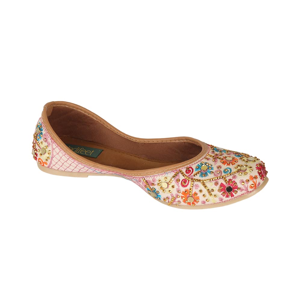 Footwear Mojdi Ladies Kasidakari Jutti At ₹ 380/pair Ladies