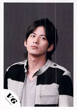 Amazon.co.jp: V6 カミセン 岡田准一 公式写真 写真 フォト （スリーブ
