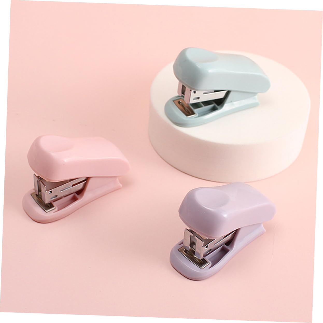 NUOBESTY 5 Ensembles Mini Agrafeuse Papeterie De Bureau Agrafeuse À Main En Plastique Petite Papeterie Esthétique De Bureau Mignonne De 3 pièces * 5