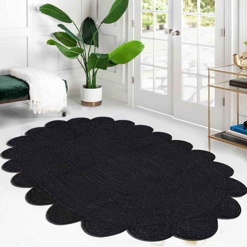 Tapis festonné en jute naturelle pour un salon bohème chic