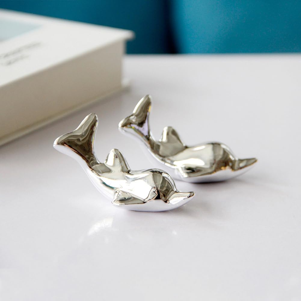 CHUOZI 1 Pair Curved Dolphin Figurine, Miniature Ceramic Porpoises Sea Animals Fish Porcelain Decorative Collectible Figure Decor Elegant Swimming Ornament (Silver)