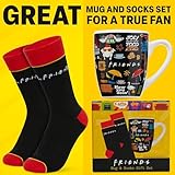 Get Trend Friends Socken und Tasse Set, Bequeme One Size Strümpfe 35-41 & Keramik Kaffee Tasse 315 ml/11oz, Geschenke für Frauen & Teenager (Schwarz AOP Friends)