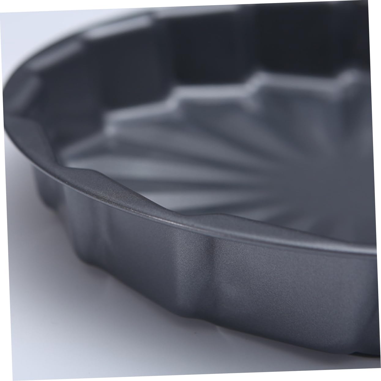 Cabilock 1pc Non Stick Carbon Steel Cake Baking Pan Spiral Bakeware Mold for Baking Cake Lovers Dishwasher Black