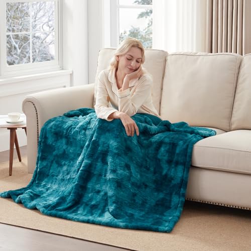 Image of Westinghouse Electric Throw Blanket, Faux Fur Heated Blanket with 6 Heating Levels & 2-10 Hours Auto Off, Soft Cozy Sherpa Heated Blanket Washable Blanket (50 inch x 60 inch Throw Size, Green)