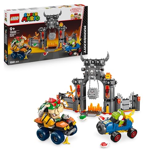 Super Mario: Mario Kart – Castello di Bowser Giocattolo - Set Interattivo con 2 Macchine e 4 Figure Incluso Yoshi - Regalo da Gaming per Bambini e Bambine da 9 Anni in su - 72039