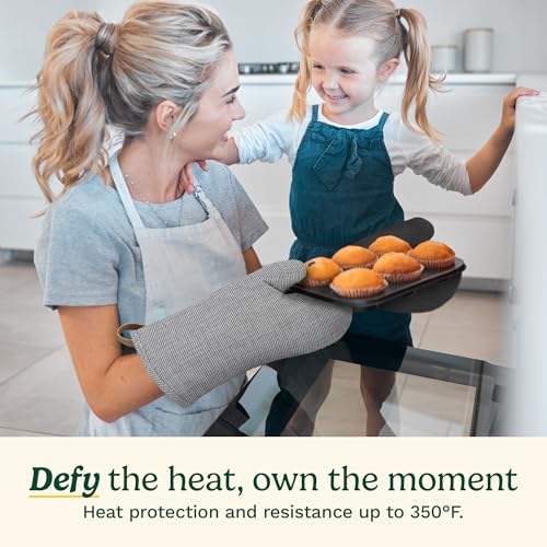 Image of Cuisinart Heritage Kitchen Oven Mitts, Heat-Resistant, 2-Pack, 7 inchx13 inch