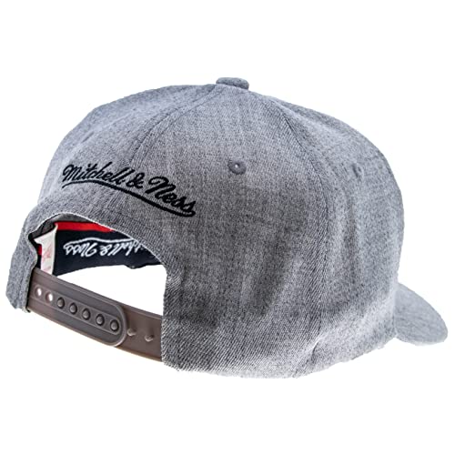 Casquette Chicago Bulls grise Mitchell & Ness ajustable pour un confort durable