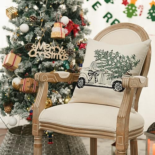 Housses de coussin motif sapin de Noël pour sublimer votre salon pendant les soirées d'hiver - 6