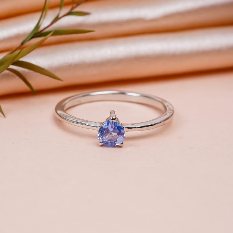 Bague topaze bleue suisse taillée main : l'éclat durable d'une bague en pierre précieuse