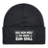 Tassenbrennerei Pferde Beanie Wollmütze mit Spruch: Aus dem Weg! Ich muss zum Stall - Strickmütze lustig als Geschenk für Freund, Mann, Pferdebesitzer - Pferdegeschenke (Schwarz)