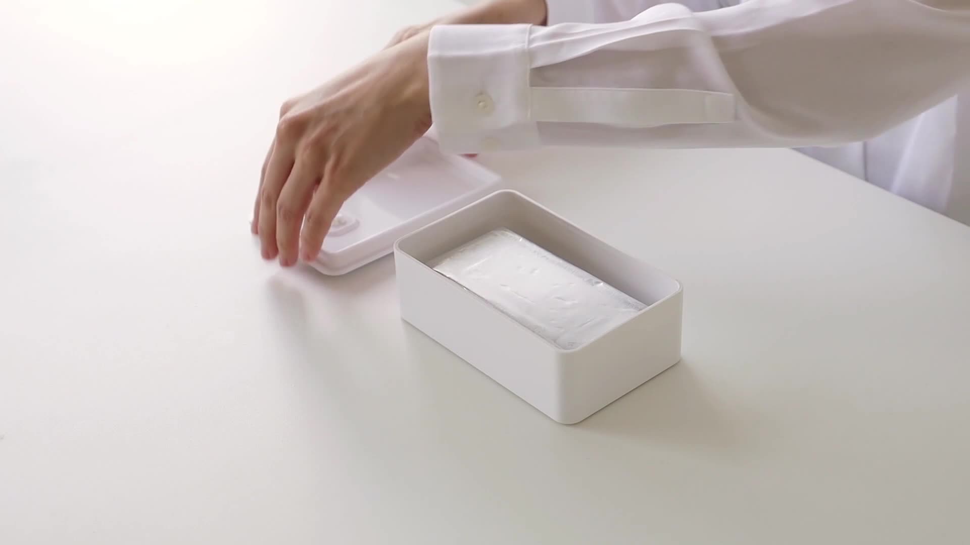 Amazon｜山崎実業(Yamazaki) バルブ付き密閉 バターケース ホワイト 約