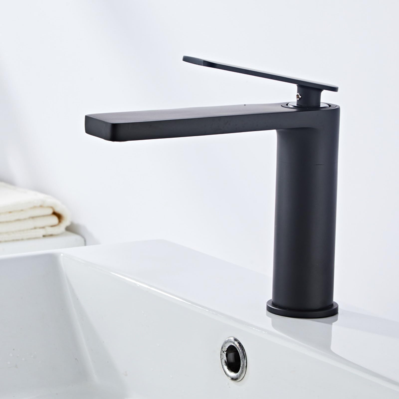 Fanjubei Black And Short Bathroom: Hot And Cold Water, Copper Basin Faucet Above The Counter, Low Black