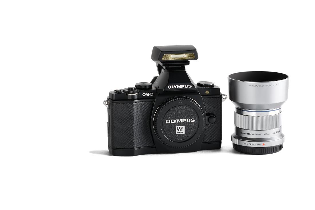 オリンパスOMD-EM5 OLYMPUS OM-D E-M5」第1回――クラシックな意匠にデジタルの「全部入り