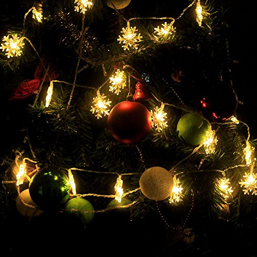 Dailyart, catenaria di lampadine sferiche e