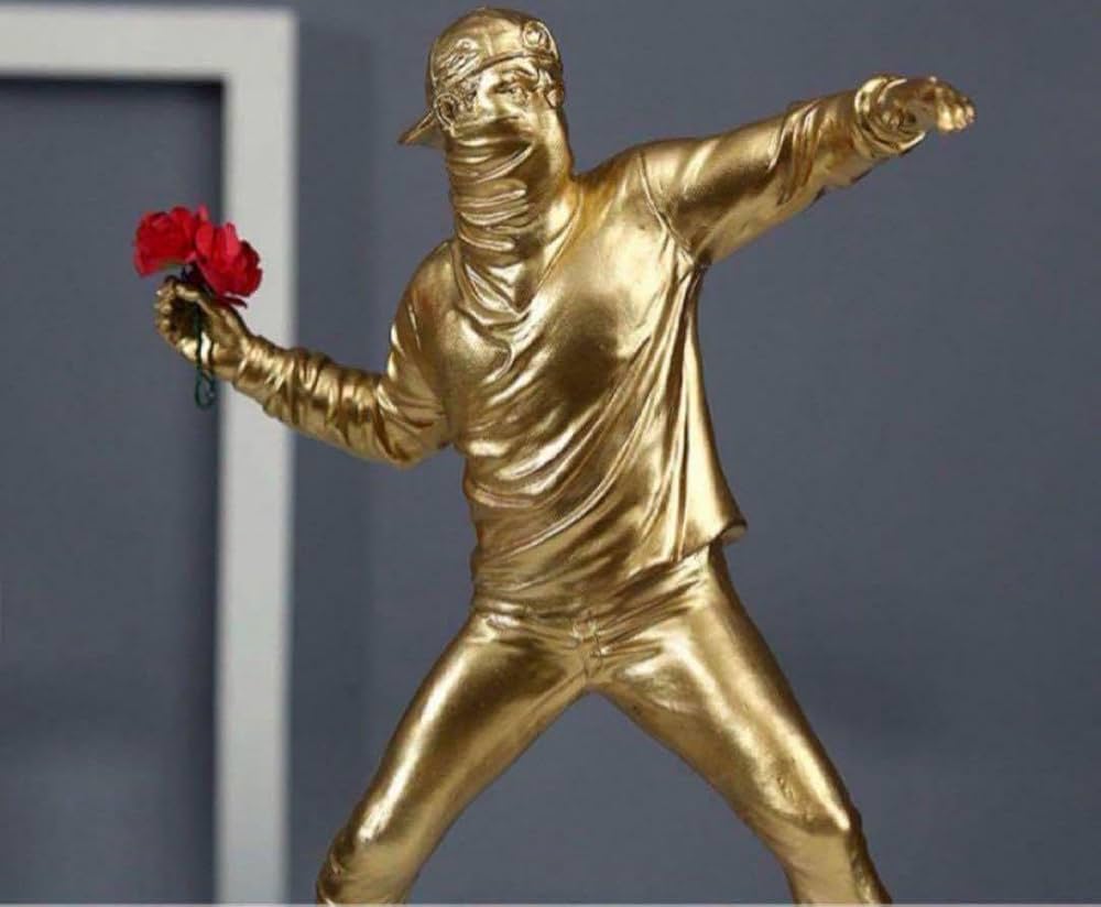 Banksy 花束を投げる男　ゴールド　wcp 楽天市場】Flower Bomber バンクシー 花束を投げる男 アート