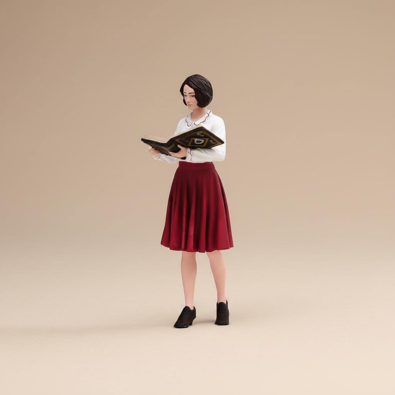 harayaa Bemalte Miniaturfigur Set Figur Szene Hundespaziergang Dekorative Figuren Harz Handbemalt Frauen Mann Haustier Spaziergang Detailreiche Kleidung für, 1/24 Lackiertes Farbmodell