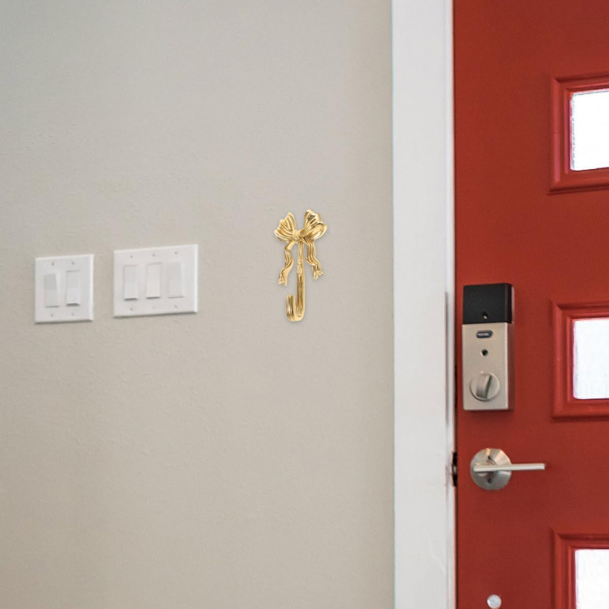 Baluue Brass Bow Knot Wall Hooks Set of 2, Decorative Coat and Towel Hangers for Living Room Bedroom Office, Vintage Small and Large Bow-Shaped Wall Mounted Hooks for Home Organization