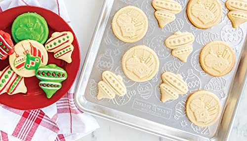 Demi-feuille en relief Nordic Ware idéale pour vos biscuits maison