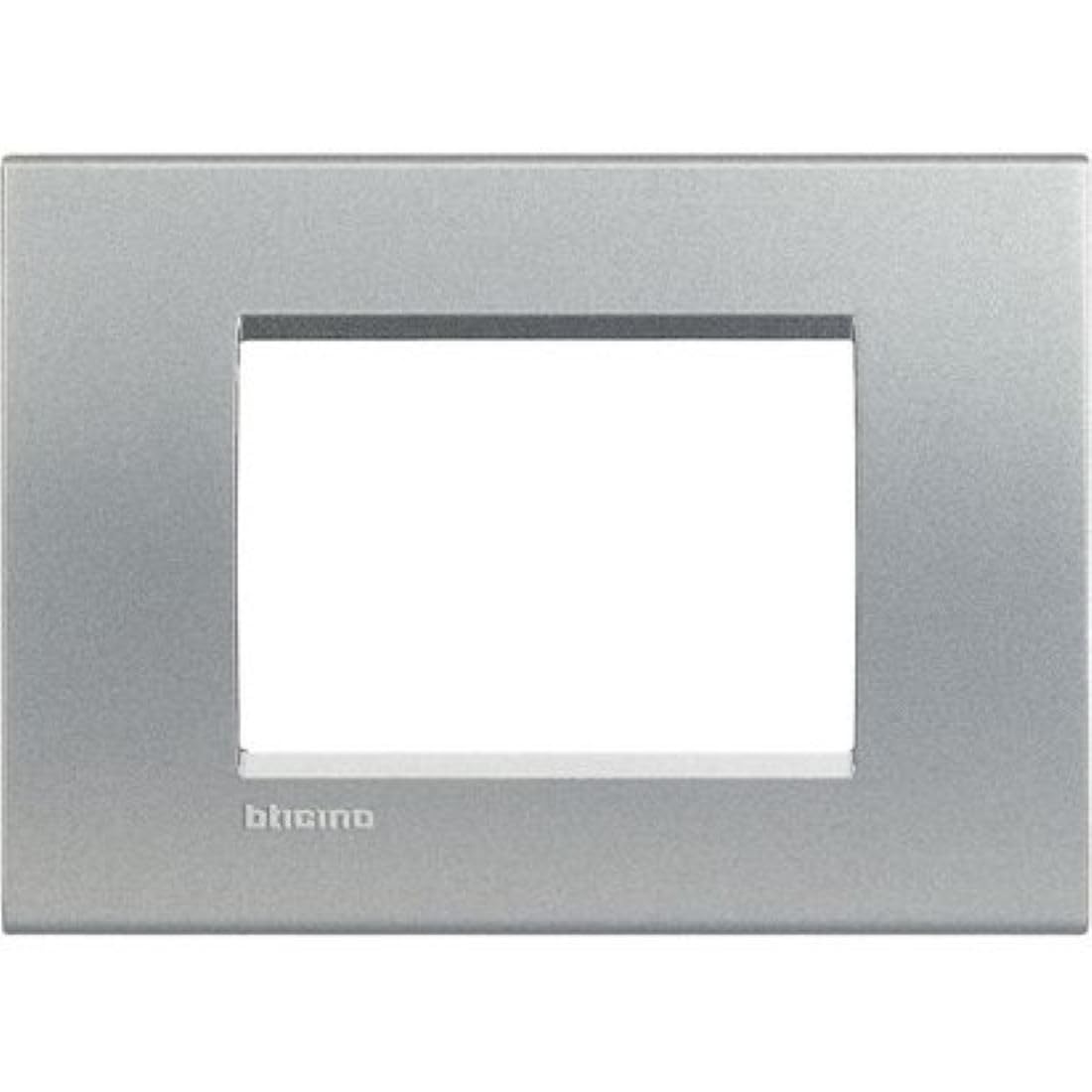 BTicino Livinglight Placca, 3 Moduli, Forma Rettangolare, Grigio (Tech)