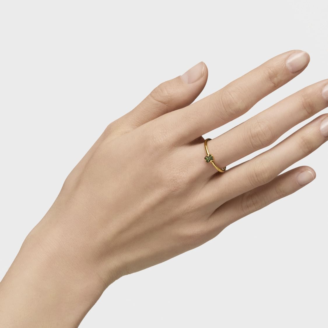 TOUS Anillo con Baño de Oro 18Kt sobre Plata para Mujer con Oso de Cromodiópsidos Talla 12, Sofisticado y Sútil, Colección Motif