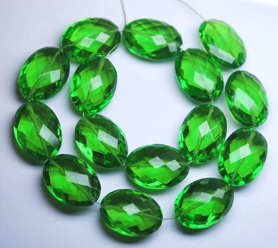 Briolettes de forme ovale vert pour vos ateliers de joaillerie créative d'été