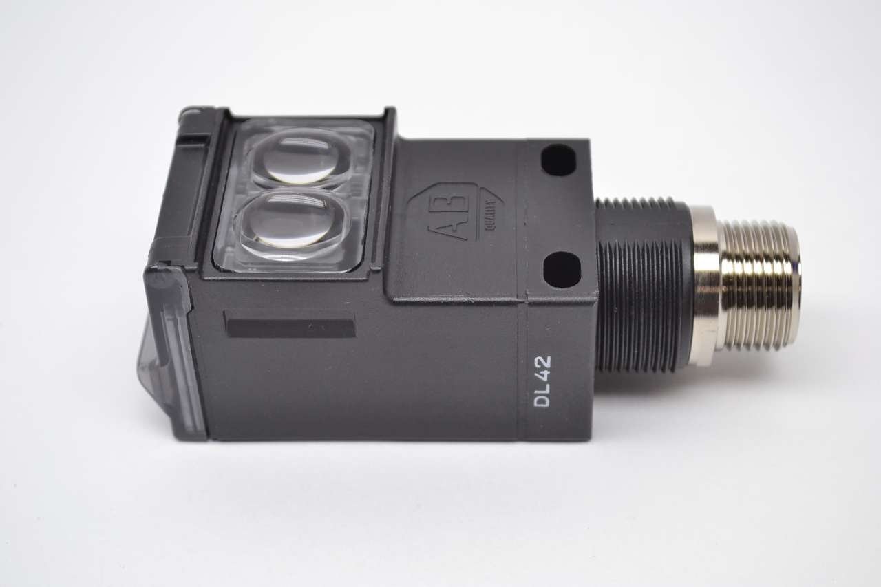 OMRON E3T-CD11 2M Small Cylindrical Sensors (Diffuse-reflective)(With adjuster)(Light-ON)(NPN output) NN